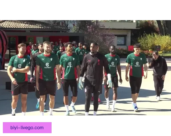 约4000名米兰球迷周六前往训练基地为球队加油助威超出预期人数